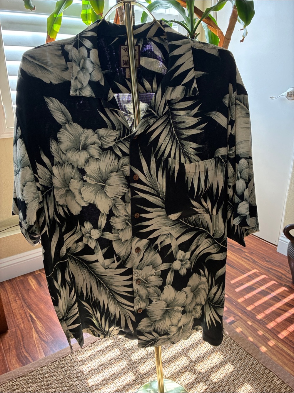Vintage Tommy Bahama Black and Green Tropical Floral Lightweight Shirt